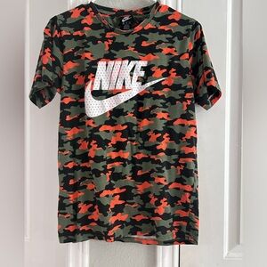 Nike Casual T-Shirt size Small